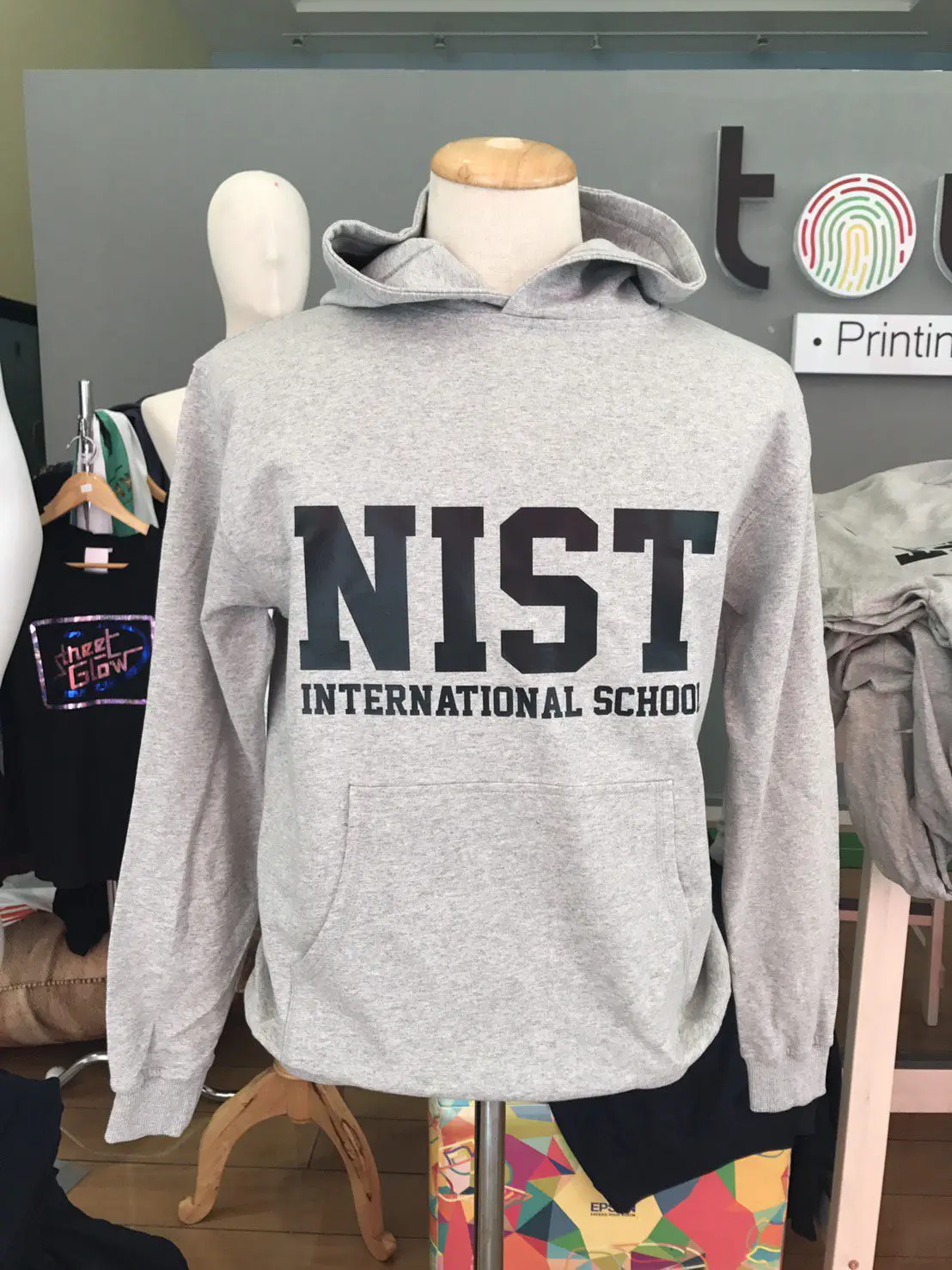 ตัวอักษรรีดติดเสื้อ พิมพ์โลโก้, พิมพ์เฟล็กDFT, รับพิมพ์ฟิล์ม, รับพิมพ์โลโก้, พิมพ์เบอร์เสื้อ, พิมพ์เสื้อกีฬา, โลโก้ฟุตบอล, เสื้อแฟชั่น, โลโก้ติดเสื้อ, ป้ายคอ, ป้ายเสื้อ, พิมพ์โลโก้ติดเสื้อflex-print